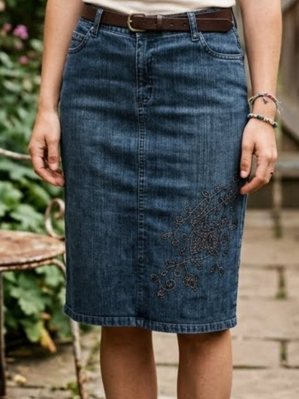 Point Zero Women's Denim Pencil Jean Midi Skirt Size 5 Dark Floral Embroidery